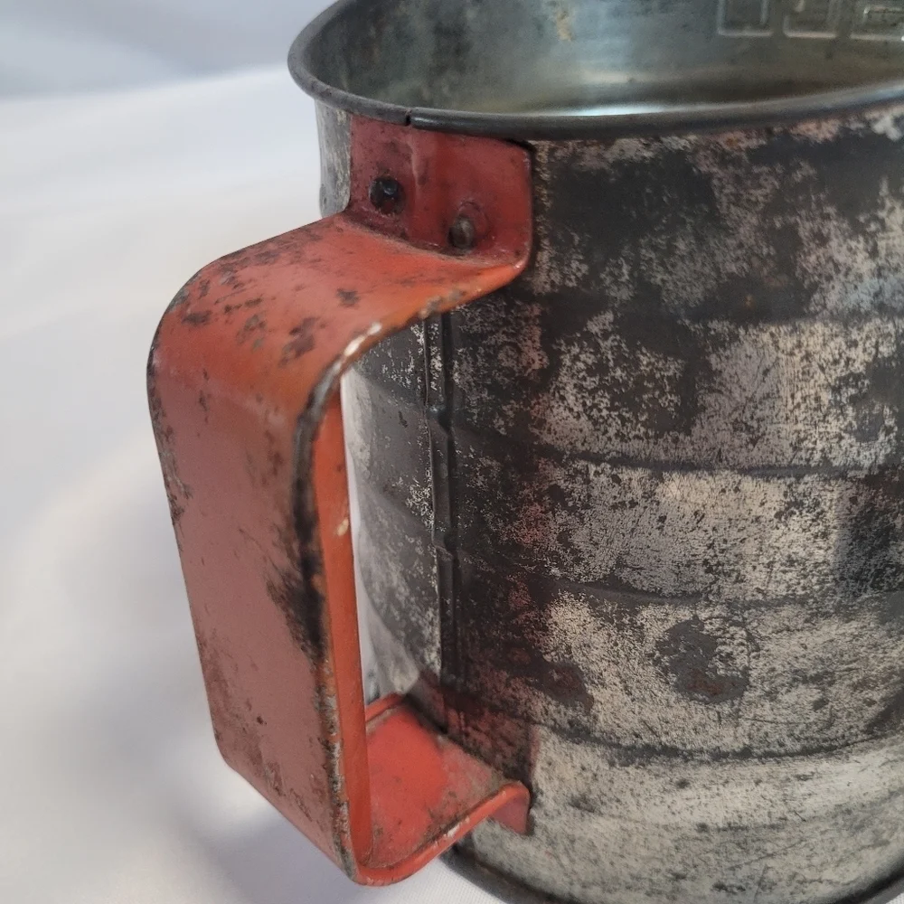 Vintage Nesco Visible Measure Flour Sifter